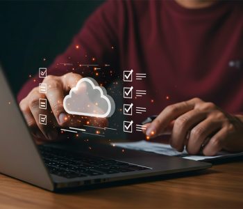 Equipe trabalhando com times híbridos e inteligência artificial para melhorar resultados em 2026