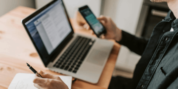 Uso corporativo do WhatsApp em ambiente de trabalho